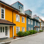 Fargerike rekkehus i Bergen.